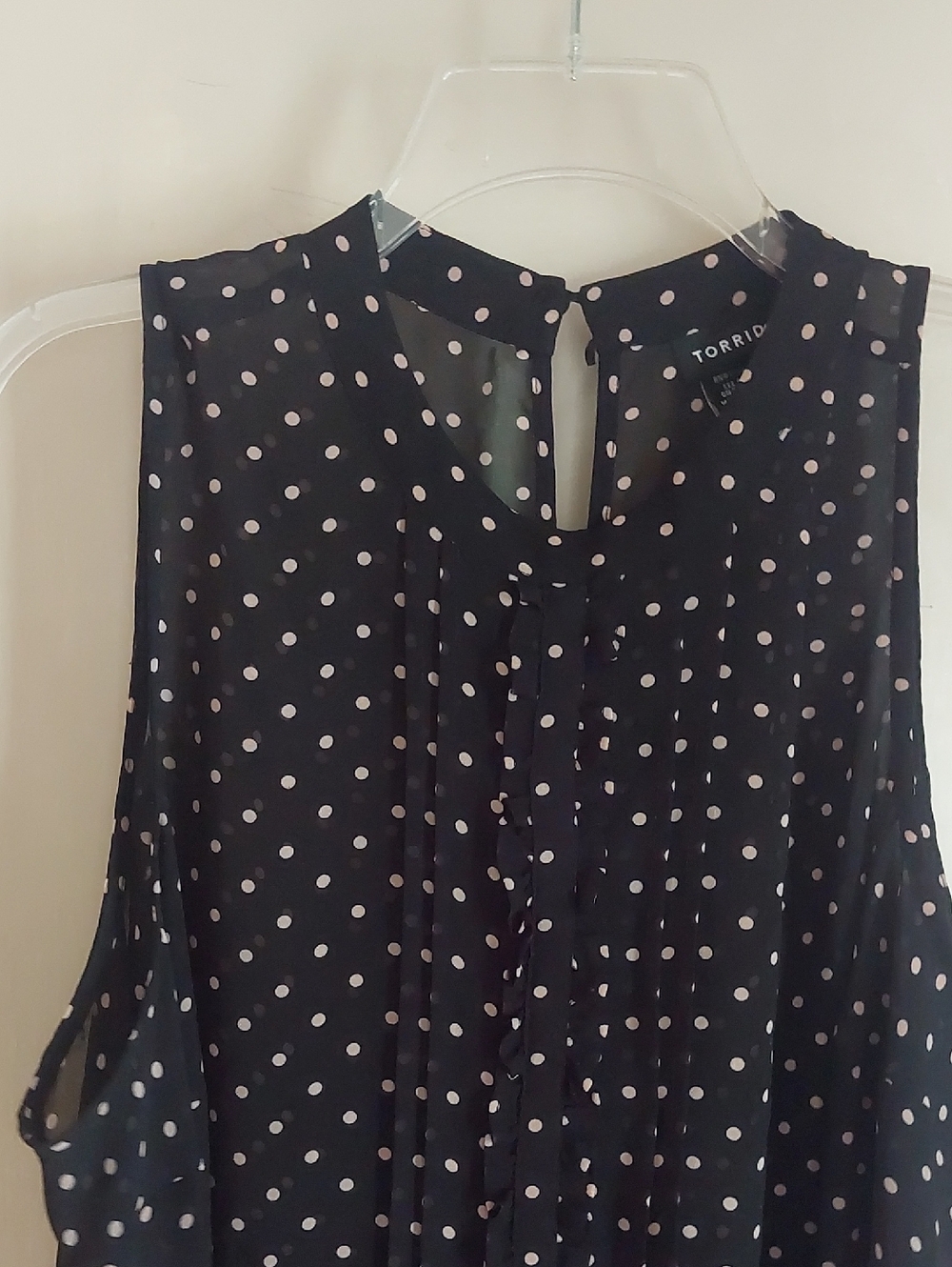 Torrid Black Polka Dot Sleeveless Sheer Ruffle Blouse Plus Sz 2 - Picture 6 of 15